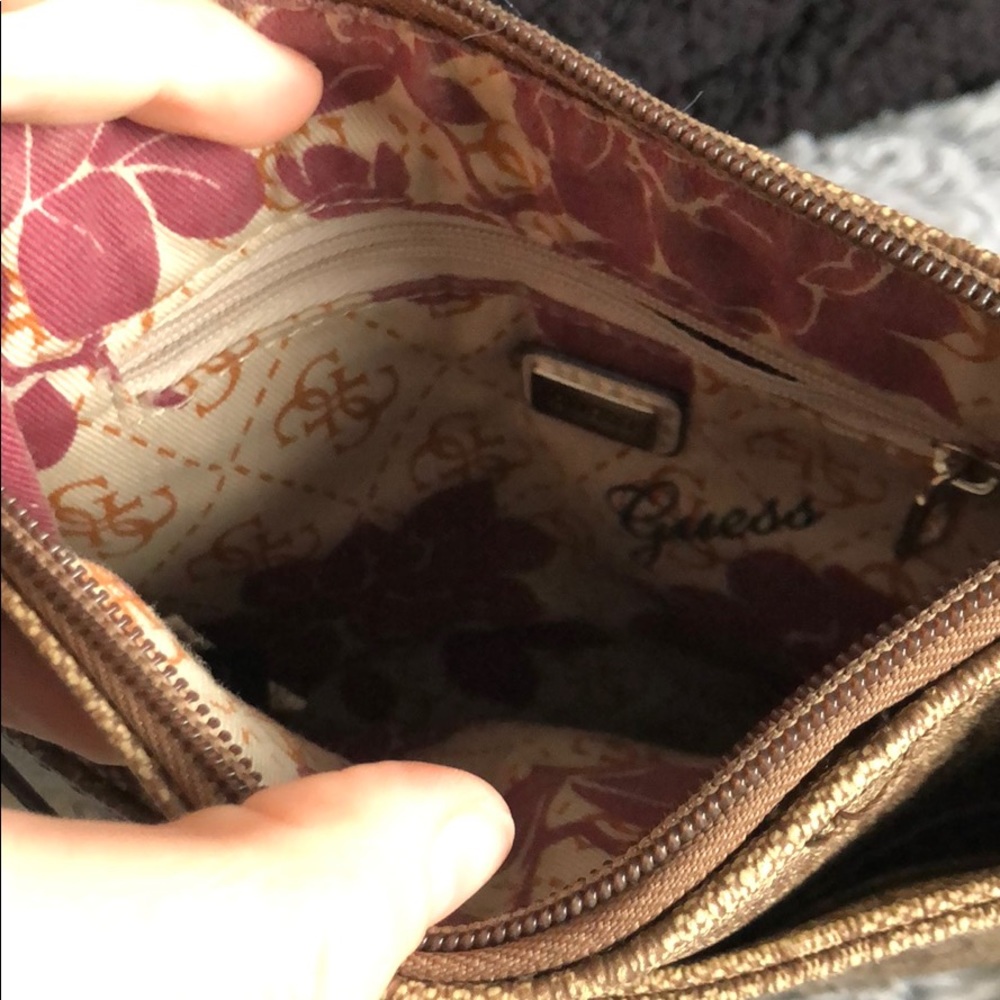 GUESS PURSE - Picture 4 of 5